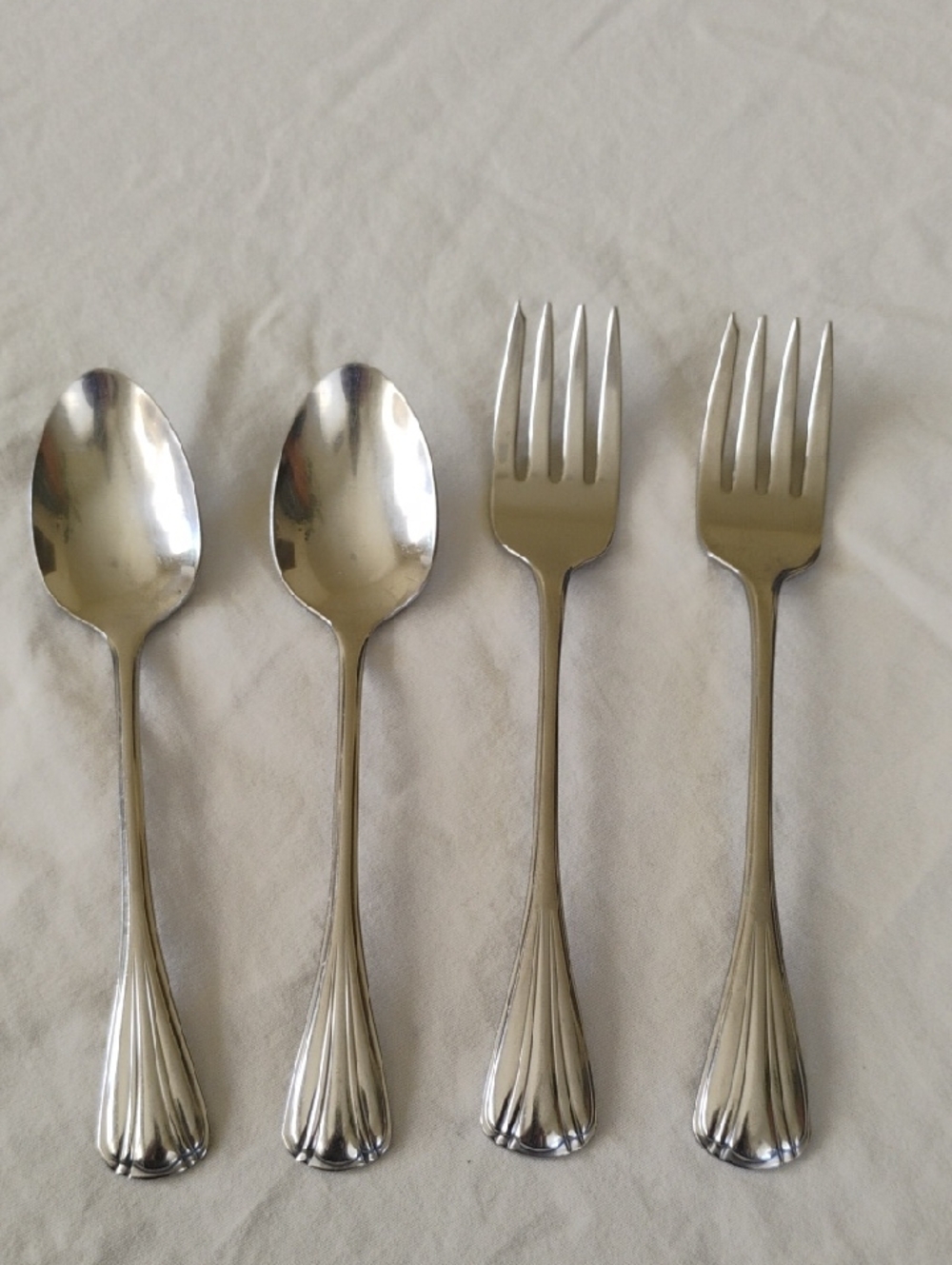 Oneida Grand Manor Stainless Steel Spoons and Forks - Silver